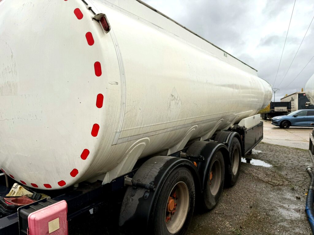 Cisterna Combustible COBO SOA-40 (2004) III