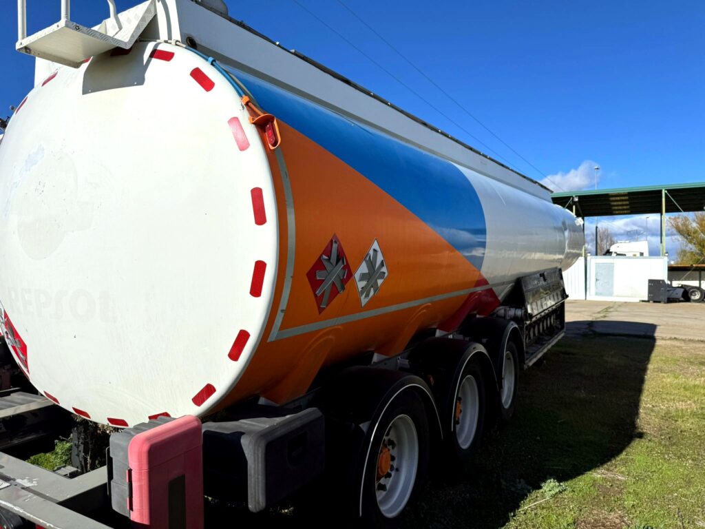 Cisterna Combustible COBO SOA-40 (2004) IV
